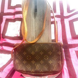 *sold* Louis Vuitton crossbody POCHETTE